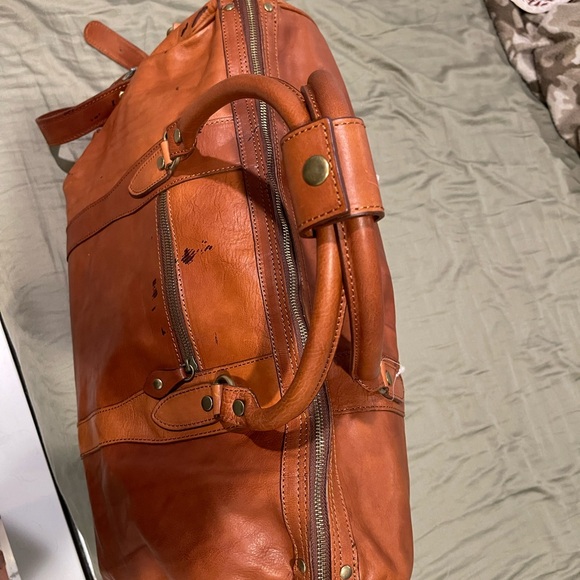 I medici Rustic Genuine Leather Duffle Bag - Picture 8 of 10
